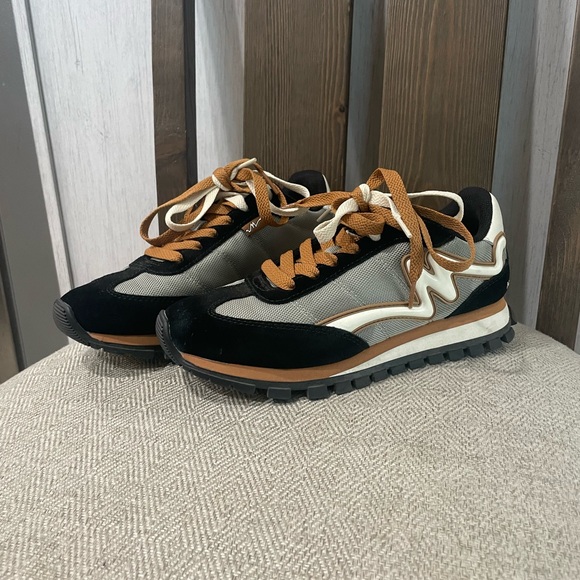 Marc Jacob’s Black/Gray/Gold trainer - Picture 3 of 7